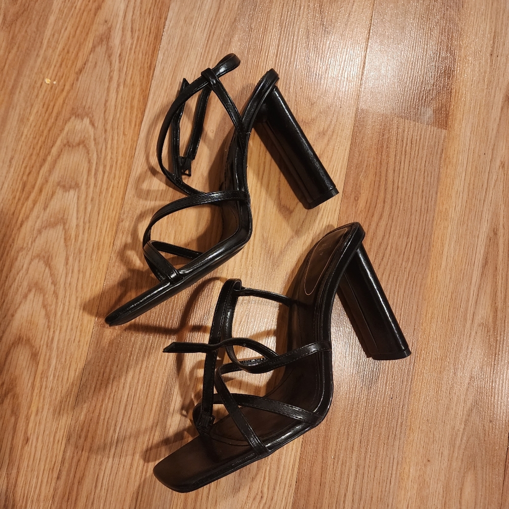 👠HP!!👠 Zara strappy sandals